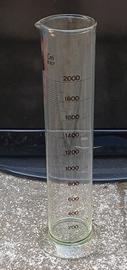 cilindro graduato  laboratorio 
