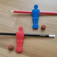 Matite calcio, calcolatrici, quaderni elementare