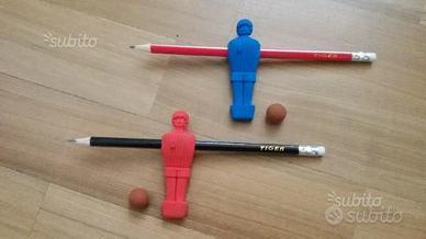 Matite calcio, calcolatrici, quaderni elementare