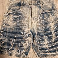 jeans strappato