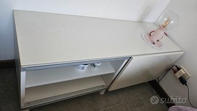 mobile IKEA BESTÅ con anta scorrevole