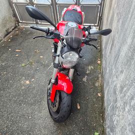 Ducati Monster 696 plus