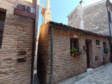 Casa  storica del " Vicolo più stretto D Italia"