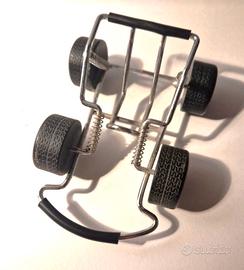 Porta smartphone a forma di macchinina