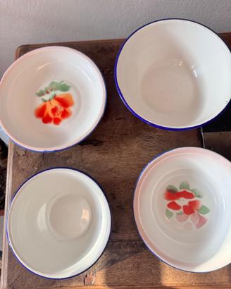 Set 4 Pezzi Vintage Smaltati – Bacinelle e Piatti