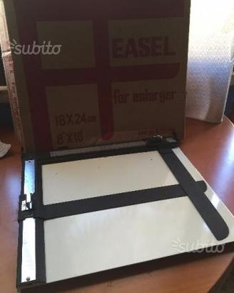 Squadra bordatrice easel for enlarger