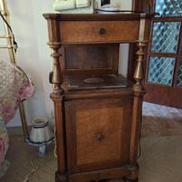 Coppia di comodini in legno dell'800