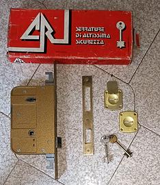 CR SERRATURA PER PORTE LEGNO MM 60 ART. 8000/60