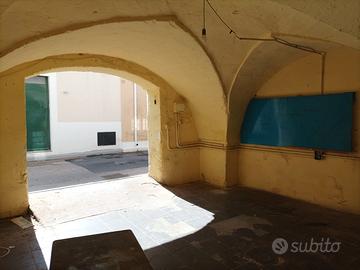 Locale via oberdan Leporano