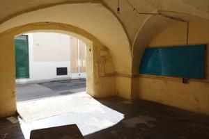 Locale via oberdan Leporano