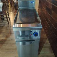 Friggitrice elettrica e un Frytop