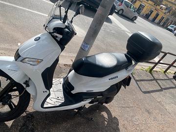 Peugeot Kisbee 125 white