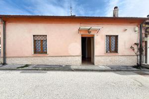 CASA SEMINDIPENDENTE A AVEZZANO