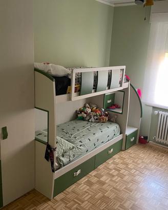 Cameretta con letto a castello