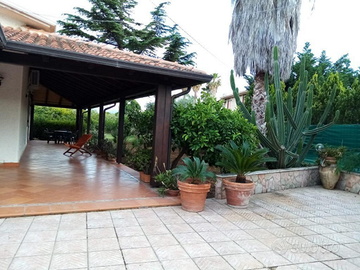 Villa tra mare e città