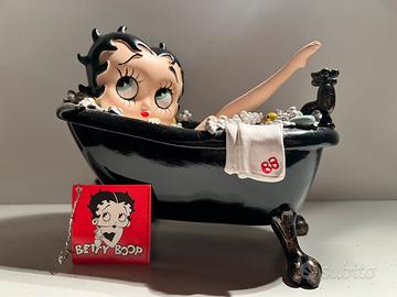 Betty Boop in vasca - statua vintage decorativa