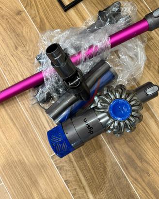Dyson V6