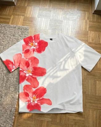 T-shirt homme blanc à motif floral rouge – Style