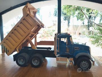 Camion Mack bruder