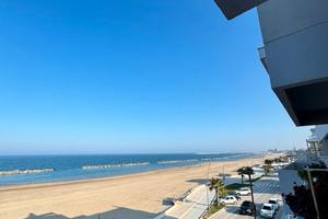 C erchi FRONTE MARE?