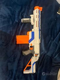 Nerf accustrike e retaliator