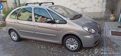 Citroen Xsara Picasso con gancio traino omologato