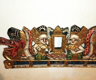 Particolare scultura in legno da parete 