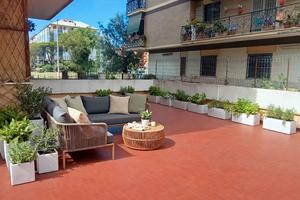Trilocale ostia lido con ampio giardino pavimentat