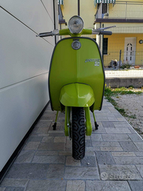 Lambretta J50 Deluxe completamente restaurata