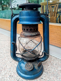 Lucerna a kerosene feuer hand nr. 104