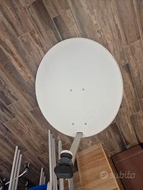 Parabola satellitare con illuminatore 4 uscite