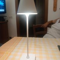 lampada a led da tavolo in diversi colori