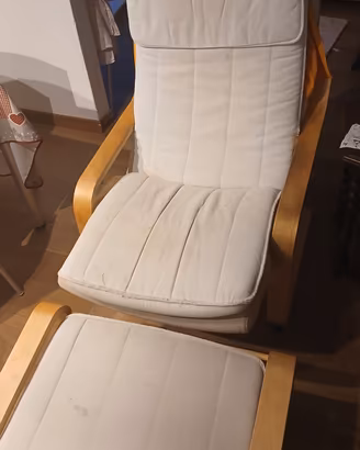 sedia Ikea in legno e tessuto con poggiapiedi