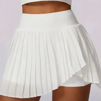Gonna da tennis con pantaloncini