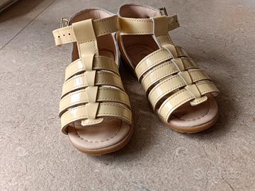 Sandali bimba in similpelle eleganti n. 25