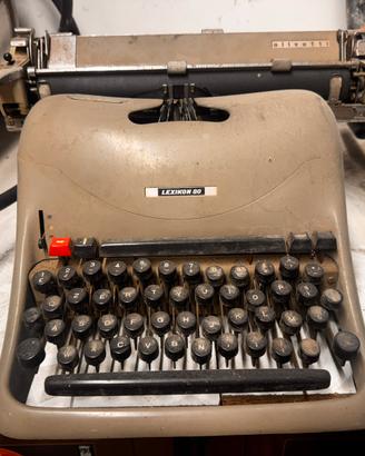 2 Macchina da scrivere olivetti