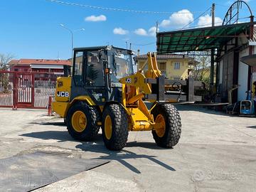 P38 Pala gommata JCB 406 targata