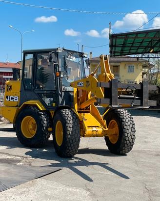 P38 Pala gommata JCB 406 targata