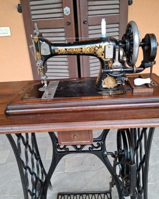 Macchina da Cucire Antica Naumann (1905) - 100% Or