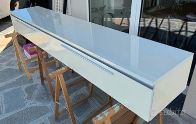 Mobile bianco lucido