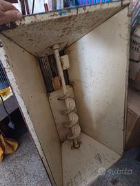 forata , diraspatrice e tino da 500 lt .Vendemmia