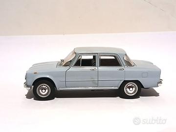Modello 1:24 Alfa Romeo Giulia tii