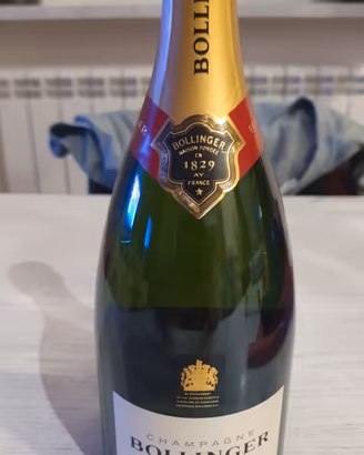 CHAMPAGNE BOLLINGER