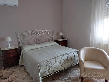 Camera da letto in arte povera