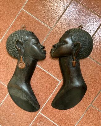 Visi africani di legno