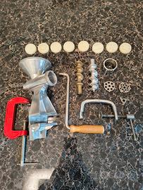 Tritacarne e profila pasta completo di accessori