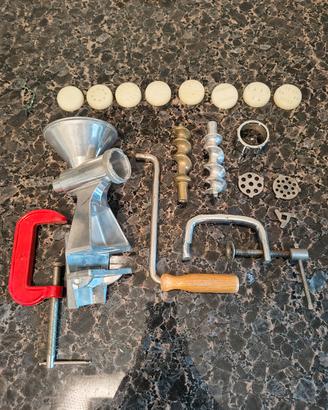 Tritacarne e profila pasta completo di accessori