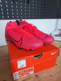 scarpe da calcio e parastinchi 