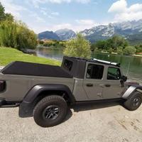 Soft top jeep gladiator