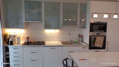 CUCINA IKEA BIANCA CON ELETTRODOMESTICI 